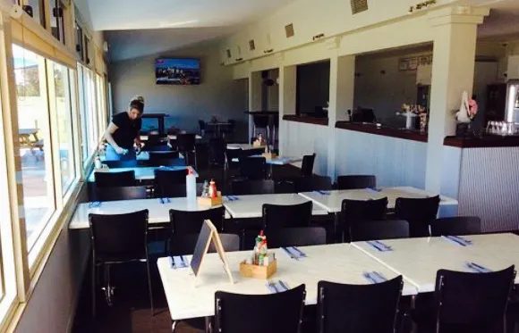 Jetty’s Bar and Grill