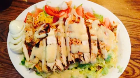 TJ’s Sports Bar & Grill in バーリン