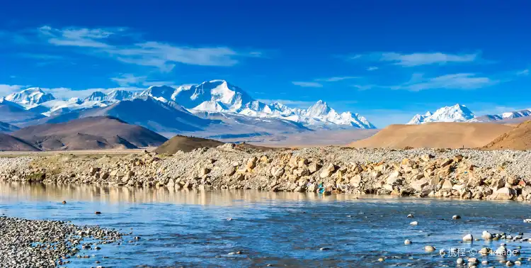 Hotels near Mount Qomolangma
