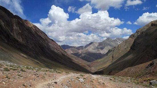 和几个朋友在一次非常短暂的徒步旅行时停在这里 - 但是小路和