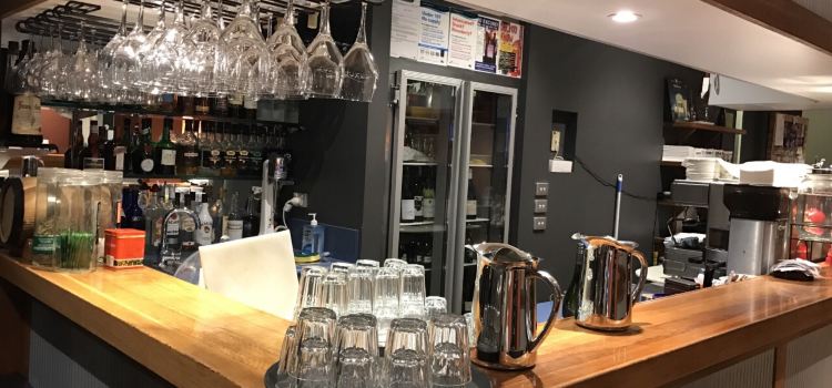 Waves Cafe Bar and Restaurant