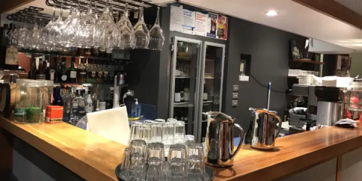 Waves Cafe Bar and Restaurant