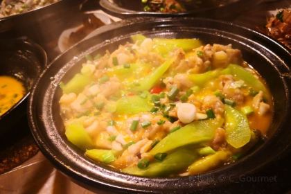 A POT OF A FRESH BAKED SEAFOOD