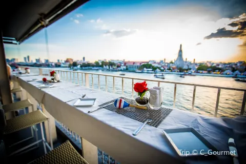 Sala Rattanakosin Eatery And Bar