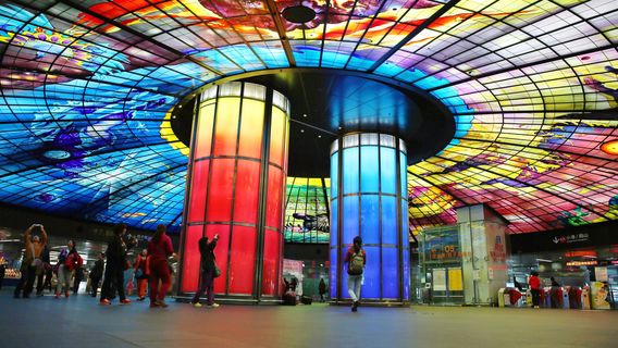 Станция метро Бульвар Формоза ("Купол света")