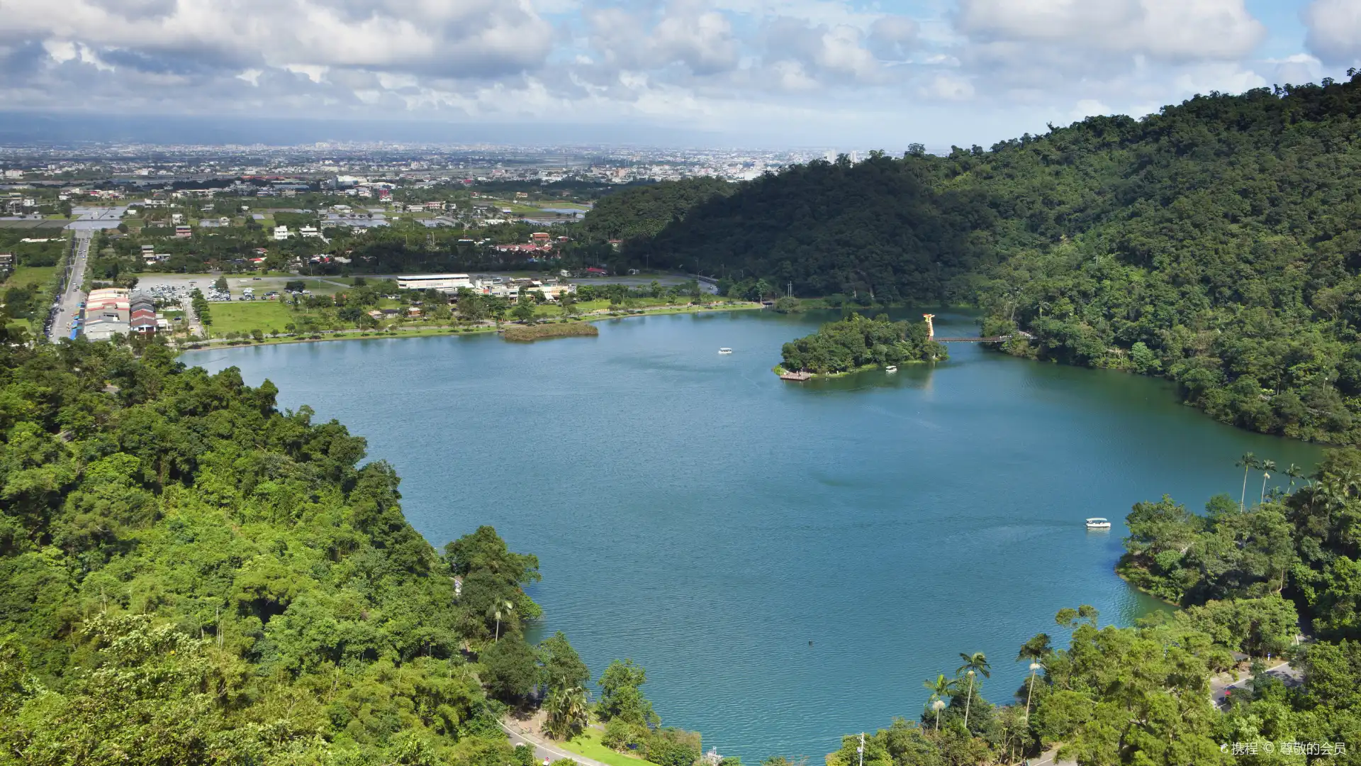 Hotels near Meihua Lake