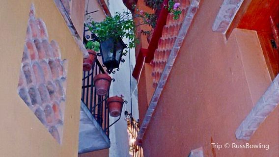 The Alley of The Kiss