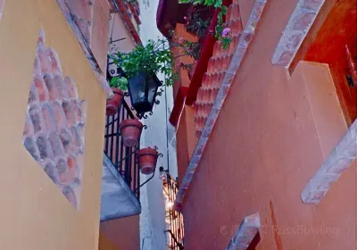 The Alley of The Kiss