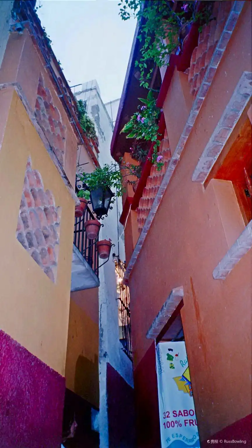 Hotels near The Alley of The Kiss