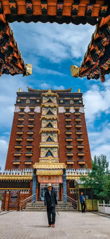 Hotels in Hezuo
