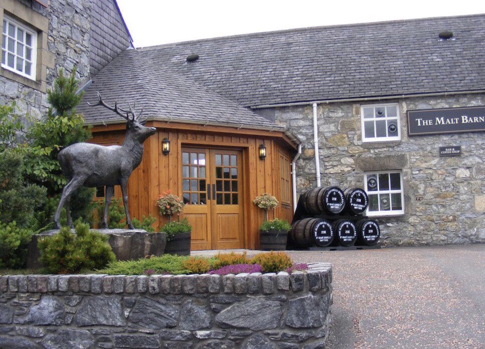 Glenfiddich Distillery travel guidebook –must visit attractions in Dufftown  – Glenfiddich Distillery nearby recommendation – Trip.com