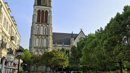 泰晤士小镇的教堂名叫泰晤士教堂，听起来像一句废话，但也是携程