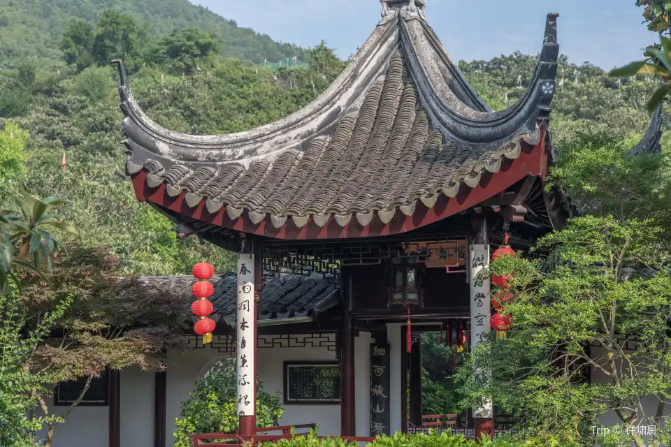 Baojian Hall