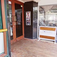 Mano's Restaurant 여행 사진