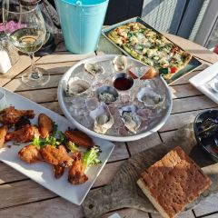 Blue Canoe Waterfront Restaurant 여행 사진