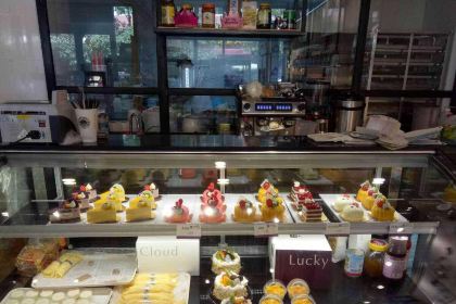 lucky cloud紫云烘焙(东湖西店)