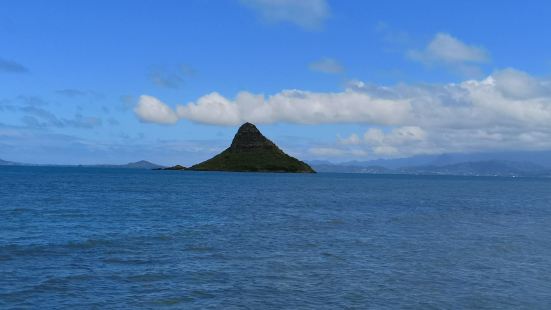 草帽島位於歐胡島上的北部海濱，靠近古蘭尼牧場，因為很像中國古