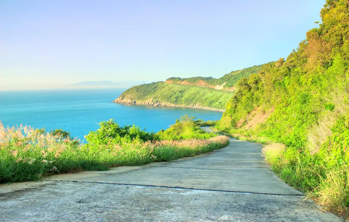 Hotels near Nui Son Tra