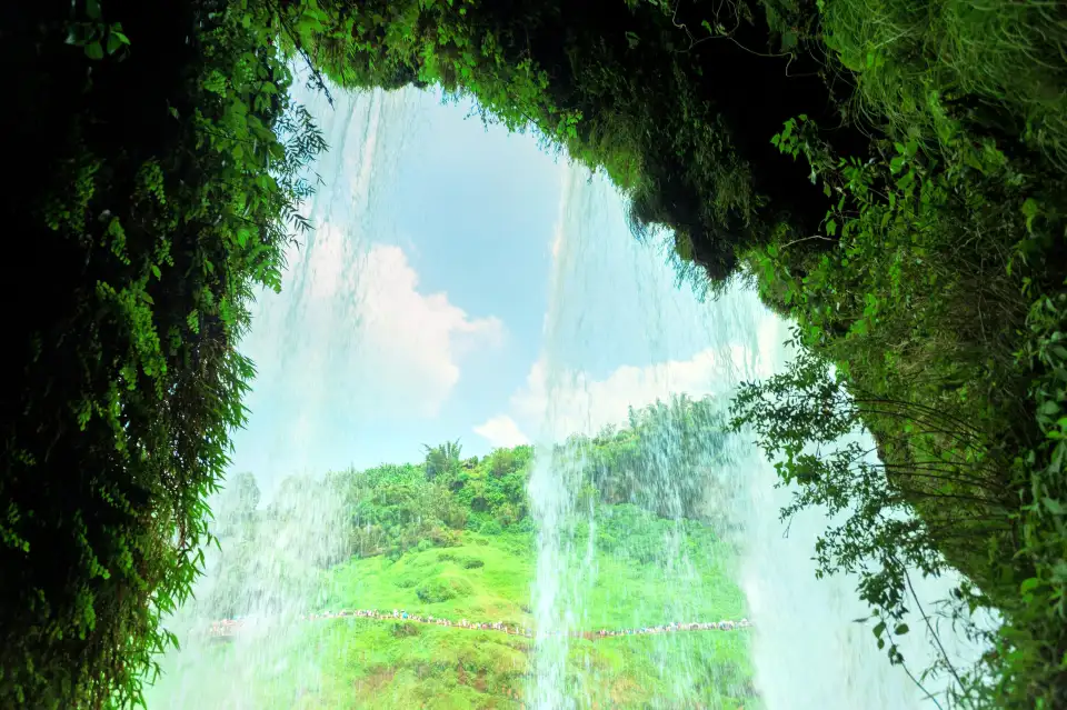 5_Water Curtain Cave