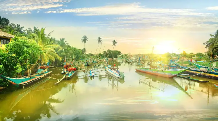 Hotels near Kadirana Temple