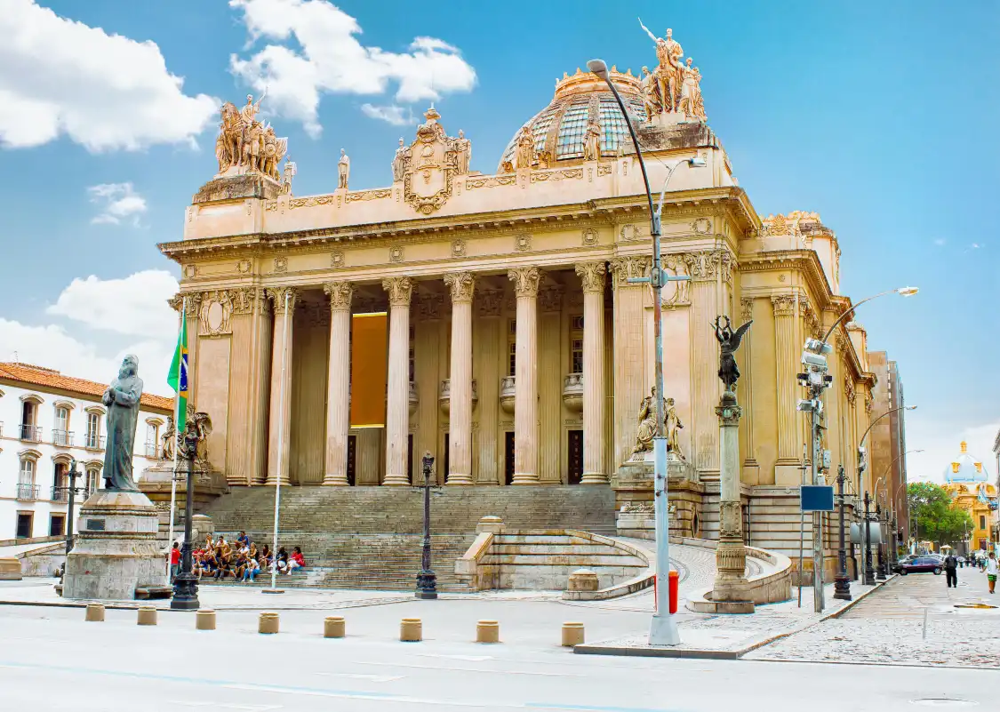 티라덴테스 궁전 주변 호텔