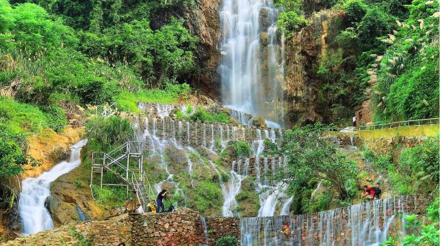 Compare 5 airports near Yunfu