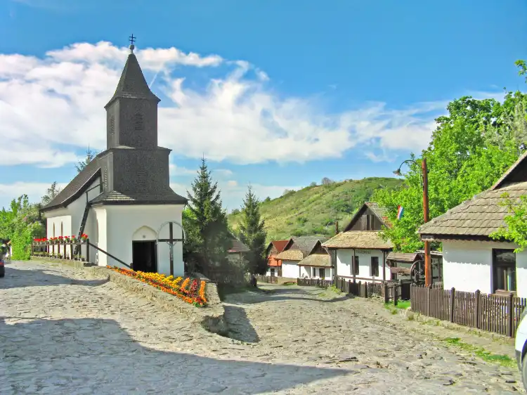 Hotels in Holloko