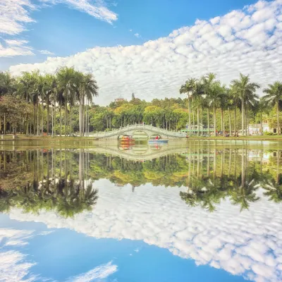 Отели рядом со станцией 