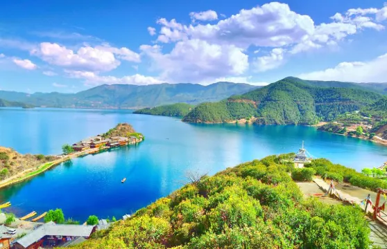 瀘沽湖呂家灣碼頭周邊遊湖來回豬槽船私享包船(不含門票)大小同價