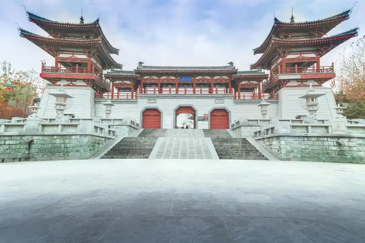 Hotels near The Qing Dragon Temple