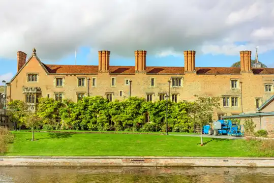 鄰近劍橋大學莫德林學院的酒店