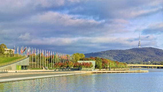 雪梨坎培拉+國會大廈一日遊中文含小費自助餐戰爭紀念館格里芬湖