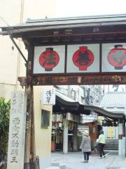 Hozenji Yokocho (Alley With Traditional Shops And Restos)