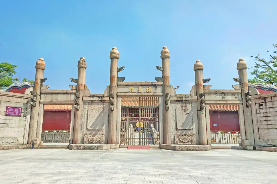 Hotels near Xuegong