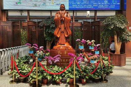 肯德基(曲阜高鐵店)