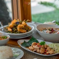 Chom Cafe and Restaurant User Photo