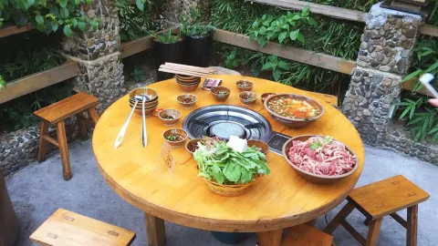 NIU ER ZHUANG in Kaili