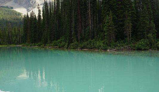 赫伯特湖Lake Herbert 班夫公园里的一个非常美丽宁