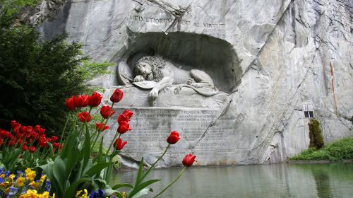瀕死のライオン像
