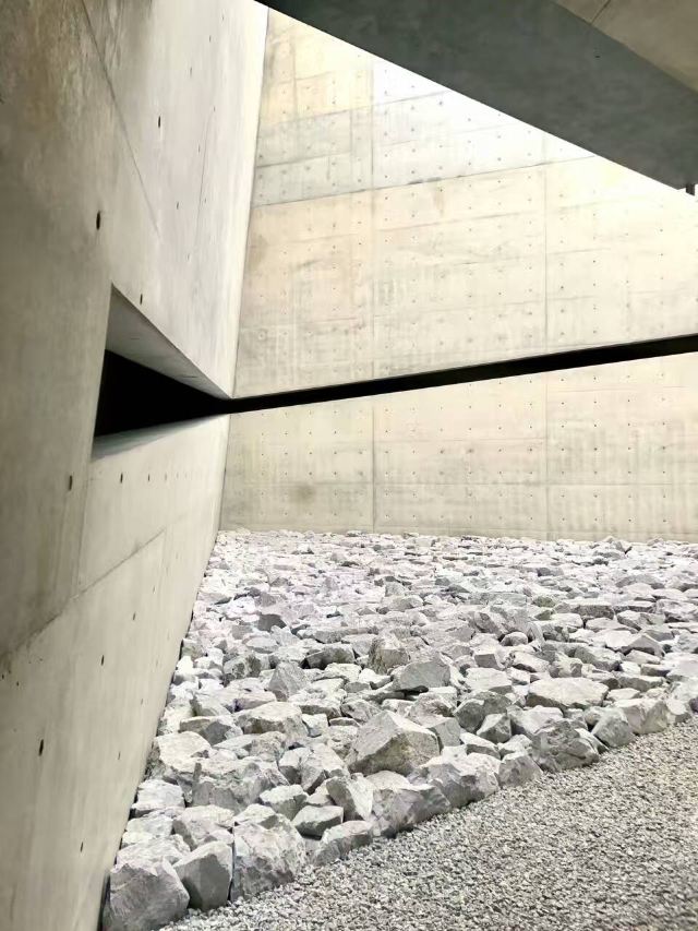 地中美術館