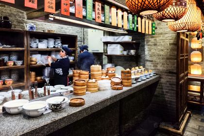 Nanjing Da Pai Dang ( De Ji Square )