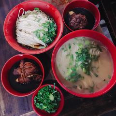 ZhenRu Mutton Guan 여행 사진