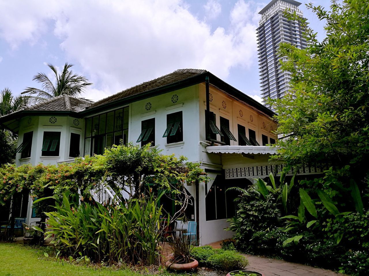 Issaya Siamese Club Reviews Food Drinks In Bangkok Trip Com