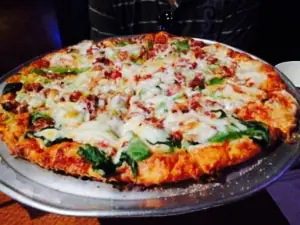 Me-n-Ed's Pizzaria