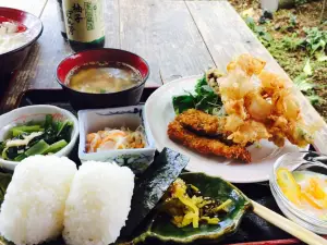 こまめ食堂(棚田のｵﾆｷﾞﾘ定食)