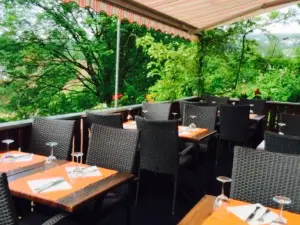 Luna Rossa Restaurant & Pizzeria