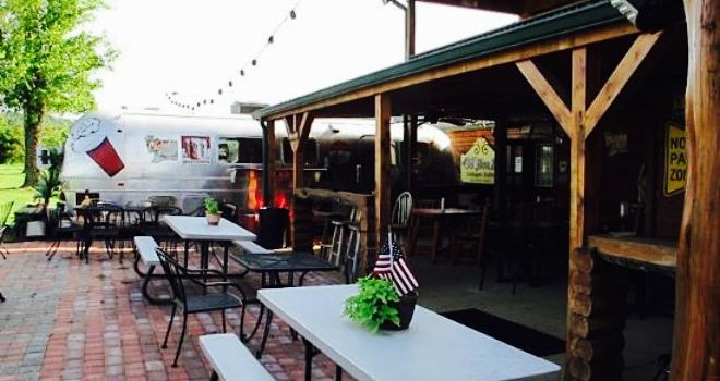 The Backyard Bar & Grill