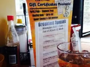 Mom's Deli & Grille
