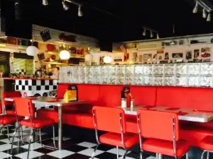 Miss tracy american diner
