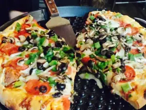 Ang an Eddie's Premium Chicago Style Pizza